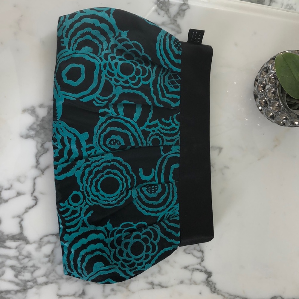 1154 Lill clutch handbag